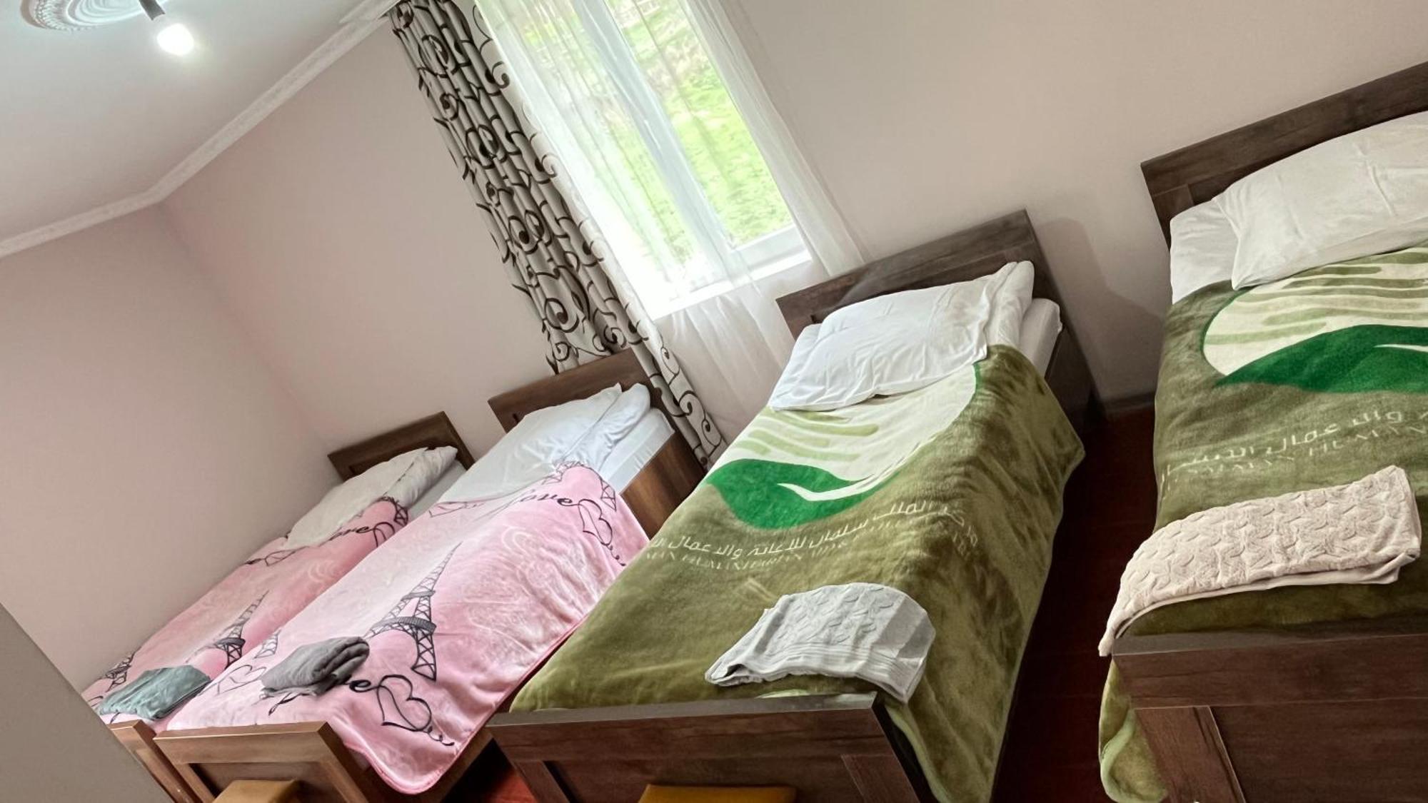 Ciuri'S Guesthouse Zhabeshi Eksteriør bilde