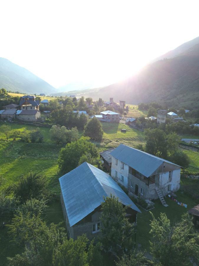 Ciuri'S Guesthouse Zhabeshi Eksteriør bilde